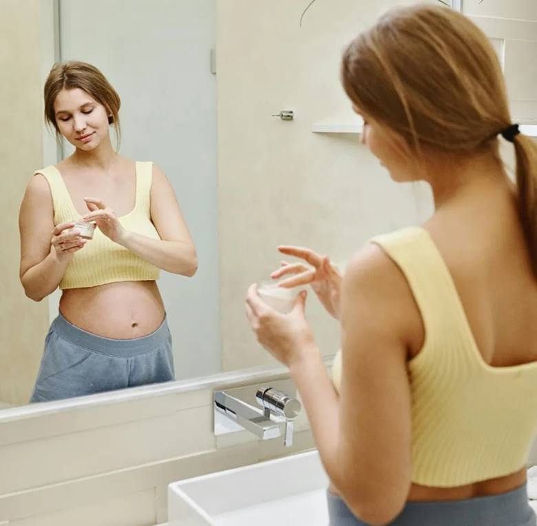 Tại sao cần điều chỉnh skincare khi mang thai?