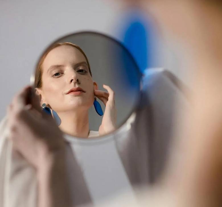 1. Da xỉn màu và thiếu đàn hồi