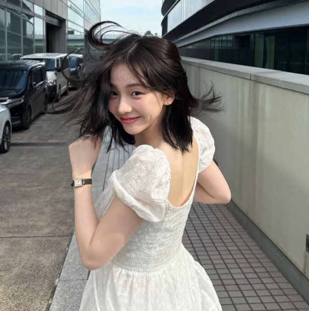 Vẻ đẹp “búp bê” được tạo nên từ phong cách trang điểm tự nhiên