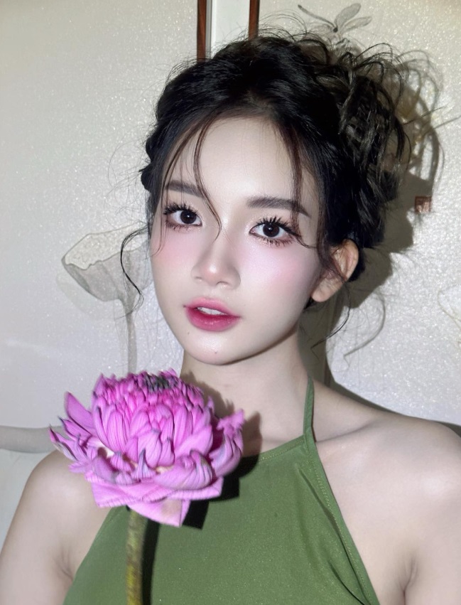 Bản sắc của một nghệ sĩ đứng ngoài xu hướng