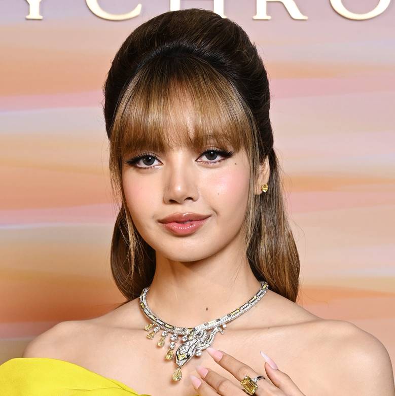 Lisa và kiểu tóc vừa sắc sảo vừa tinh tế