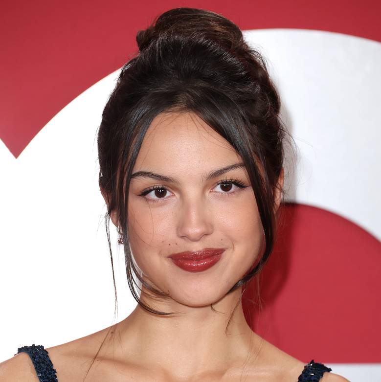 Olivia Rodrigo với kiểu búi tóc “không cố gắng”