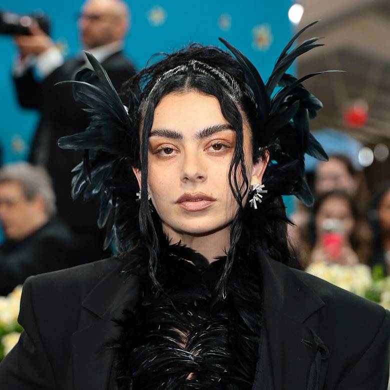 Charli XCX tại Met Gala 2025