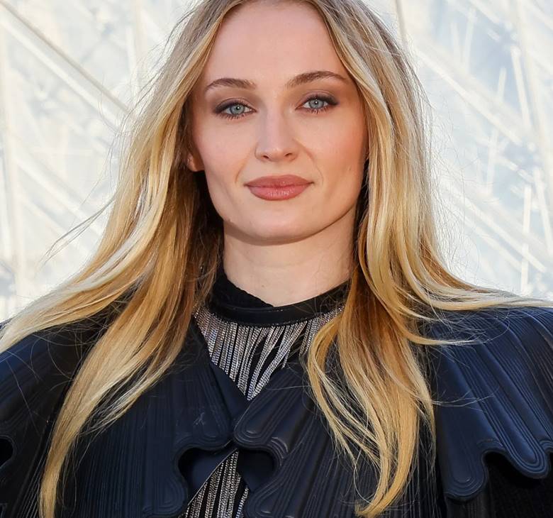 Blowout độ dài trung bình – mềm mại vừa đủ