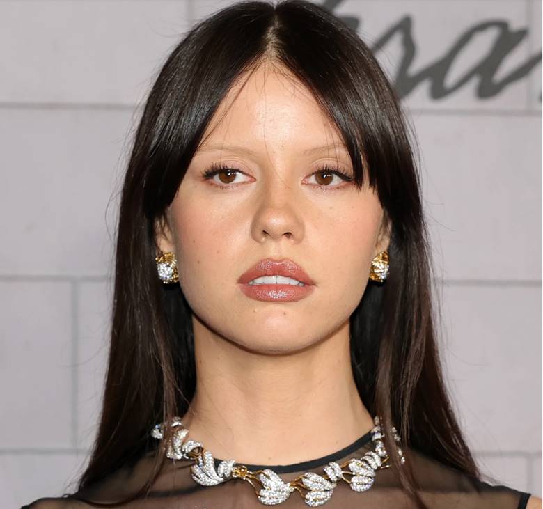 Tóc nâu đậm bóng khỏe – vẻ đẹp vượt thời gian