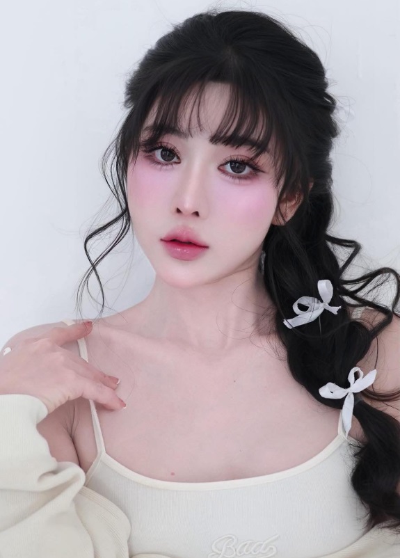 Trang điểm mắt khói – Ánh nhìn sâu thẳm đầy mê hoặc