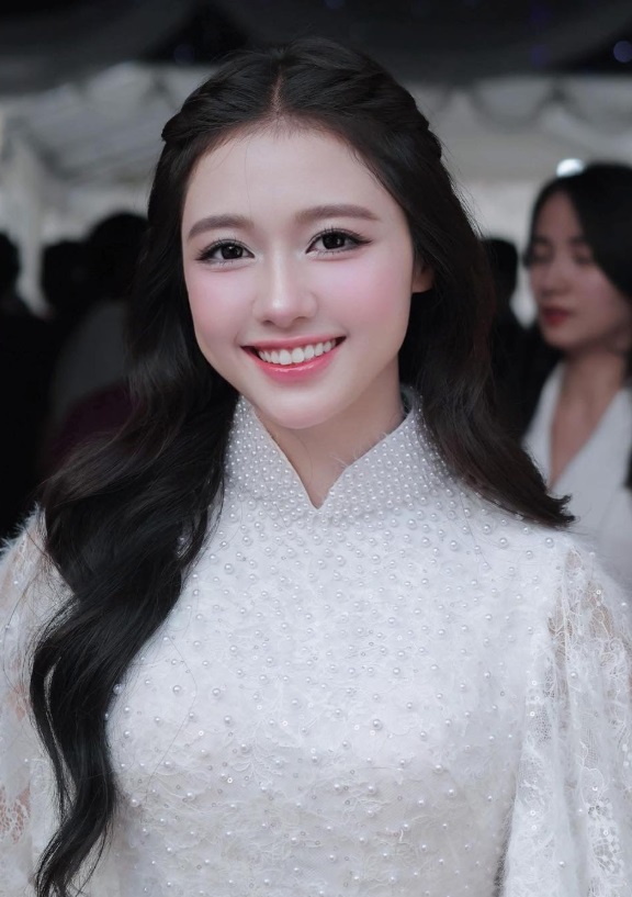 3. Eyeliner mảnh nhẹ, mềm mại