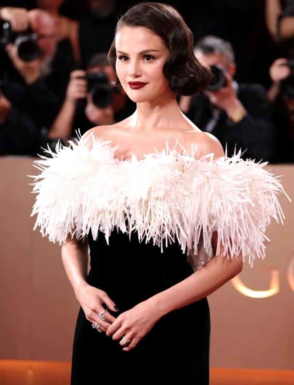 Selena Gomez: Quyến rũ vượt thời gian với phong cách Old Hollywood
