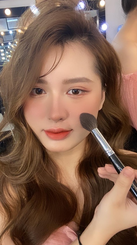 Tóc xoăn tự nhiên và làn da trong trẻo: Định nghĩa mới của vẻ đẹp khỏe khoắn