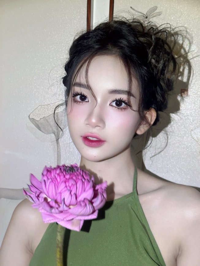 Mistletoe Makeup – Vẻ đẹp ngây thơ mang hơi thở mùa đông