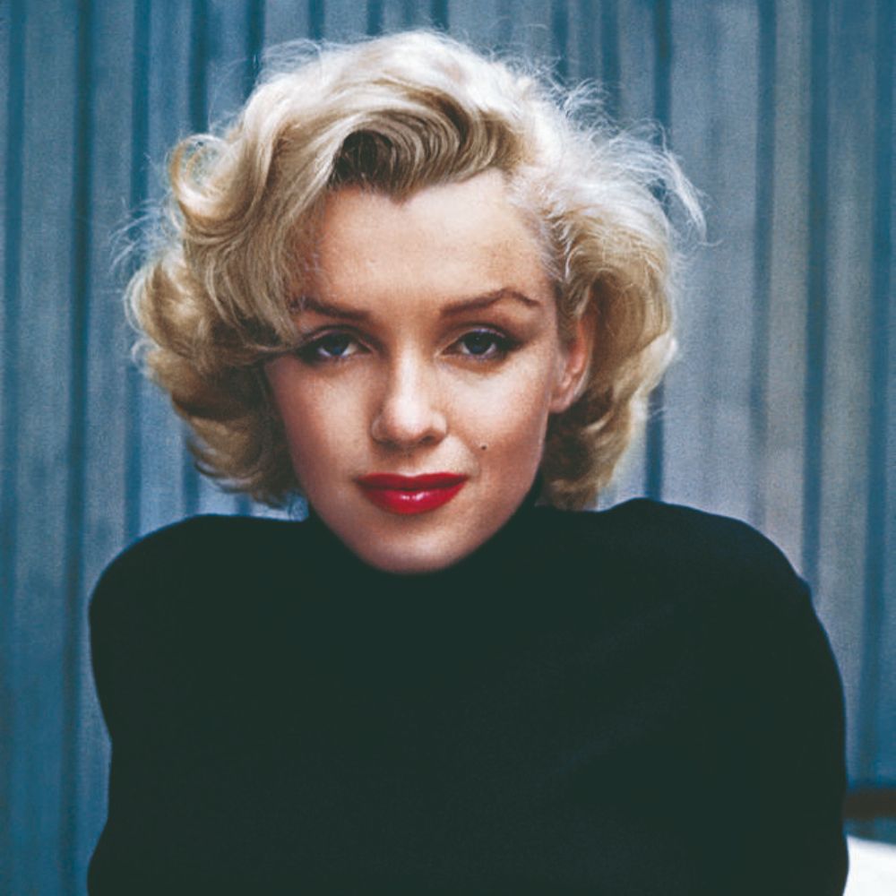 Marilyn Monroe quyến rũ trong màu son đỏ