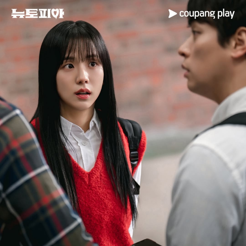 Nhan sắc trong trẻo của Jisoo trong phim