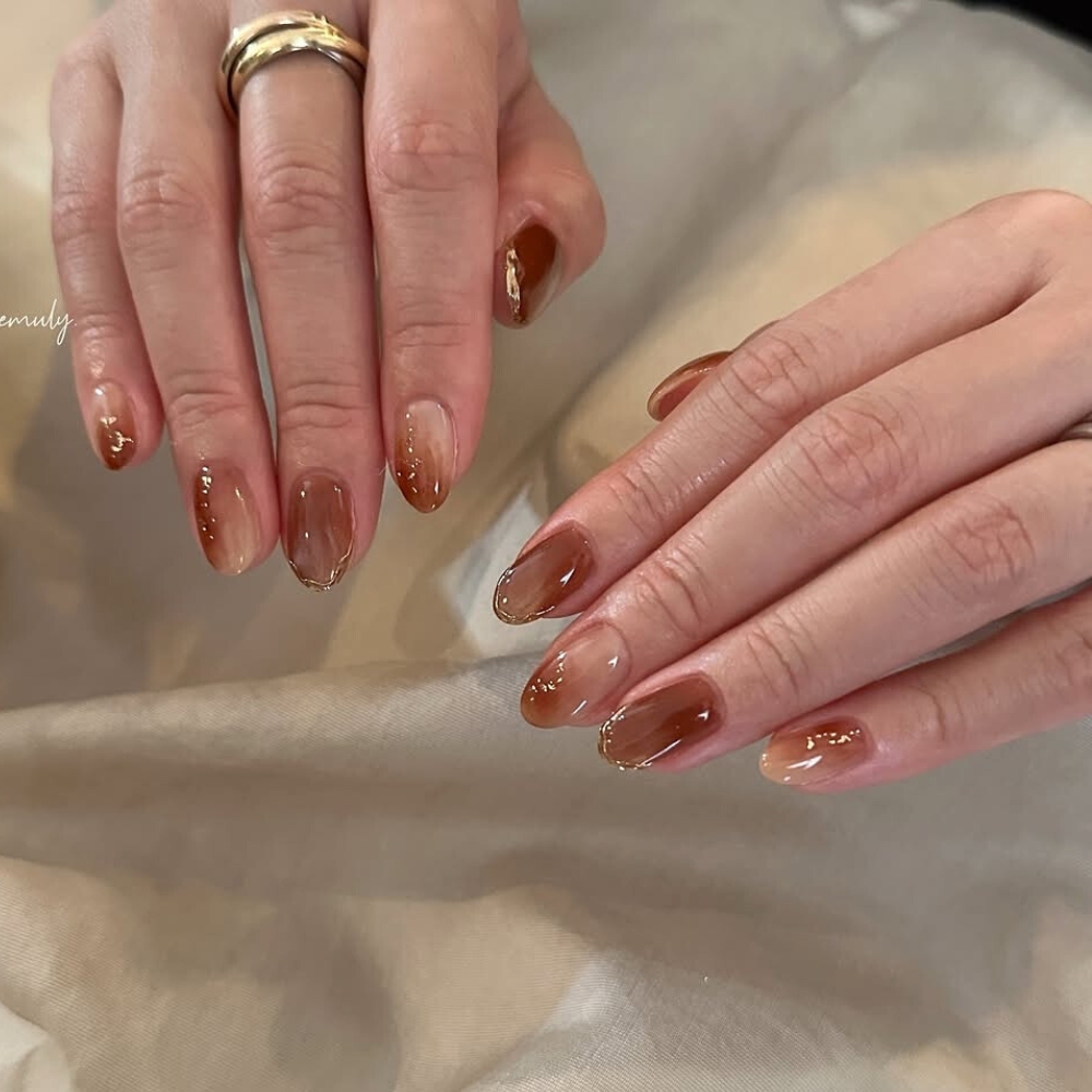 Kiểu nail nâu ombre