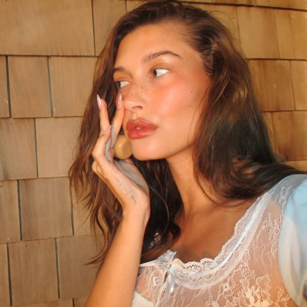  Makeup tàn nhang của Hailey Bieber