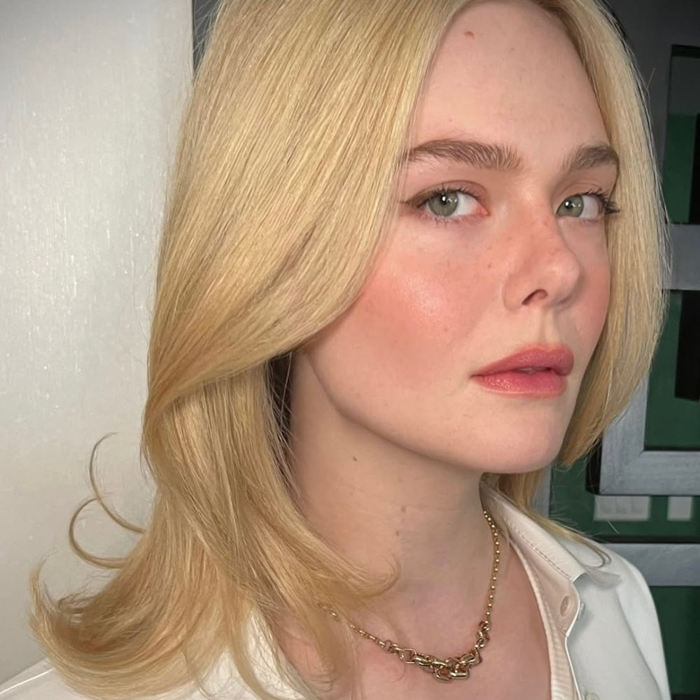 Elle Fanning ngọt ngào với makeup tàn nhang