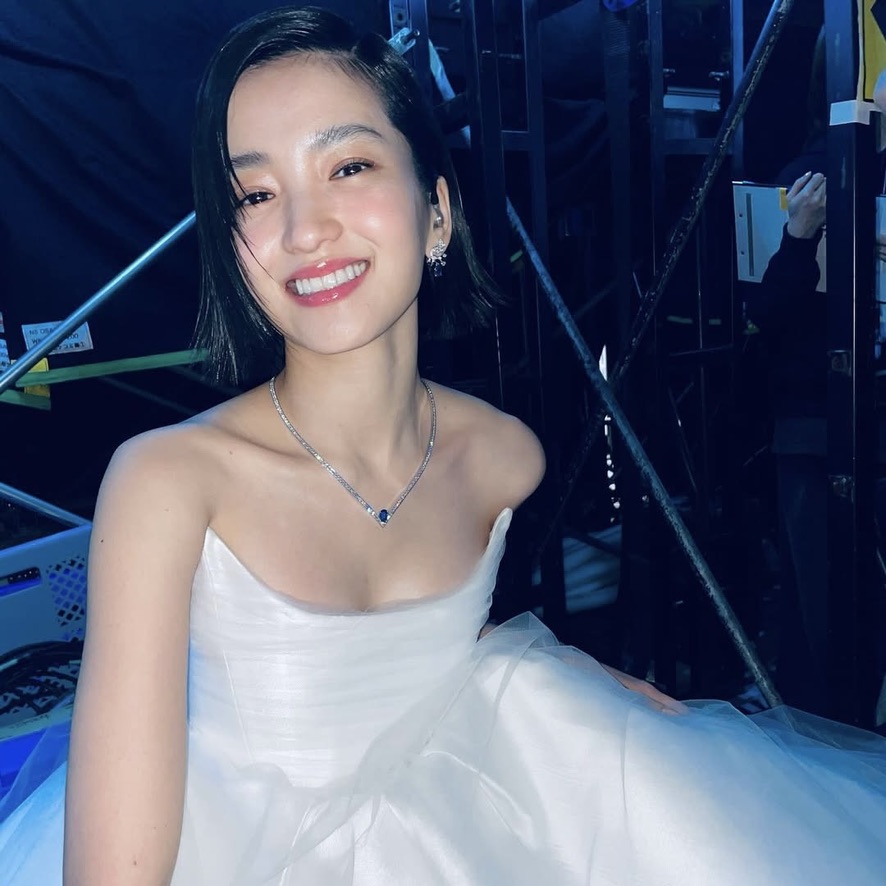 Cô nàng luôn xuất hiện với làn da căng bóng.