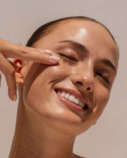 Làm sạch da để có lớp nền căng mướt