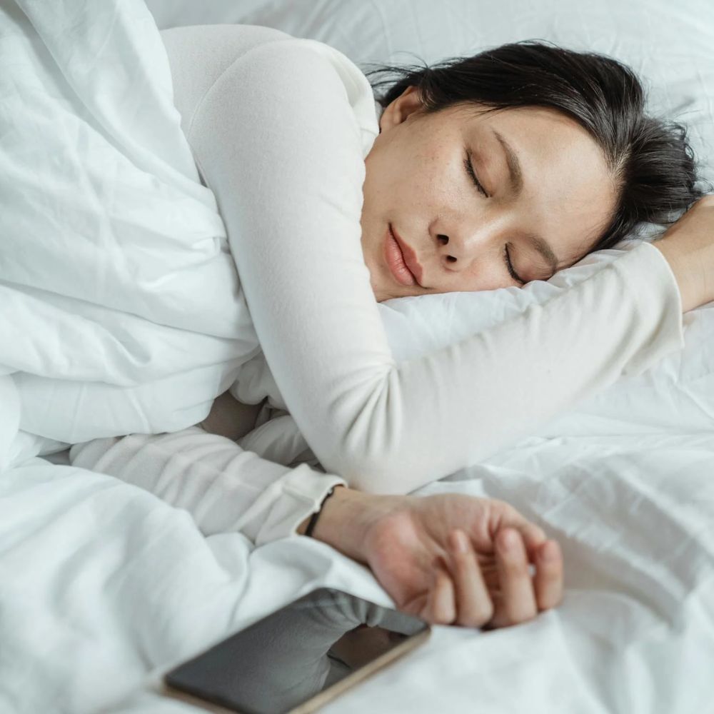 Ngủ một bên là thói quen xấu vô tình khiến lệch mặt