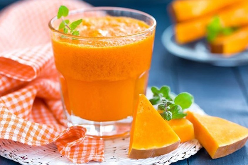 Sinh tố cà rốt - bí đỏ phù hợp với làn da xỉn màu