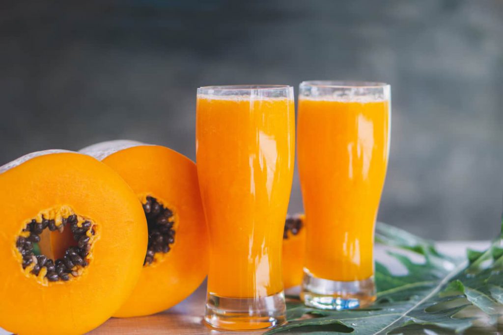 Nước ép xoài và đu đủ