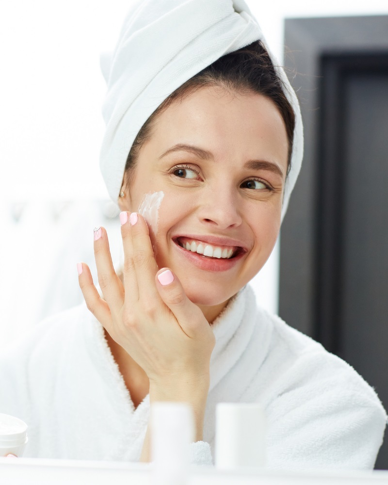 Phụ nữ Pháp chú trọng vào bước dưỡng da