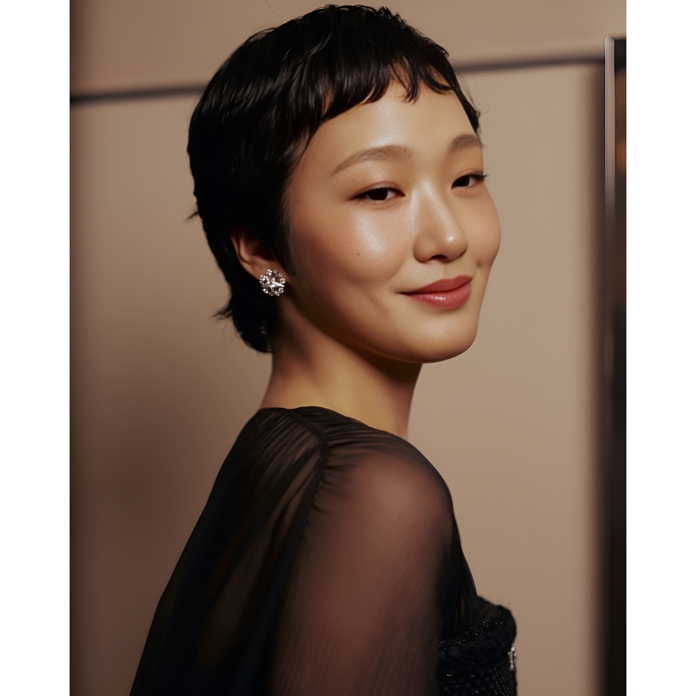 ​Vẻ đẹp của Kim Go Eun chiếm trọn ánh nhìn tại LHP Cannes 2025