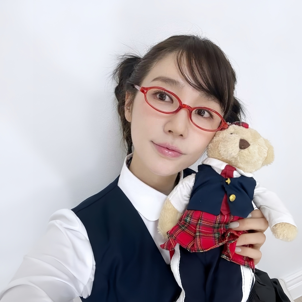 Cặp kính phong cách Y2K đầy hoài niệm
