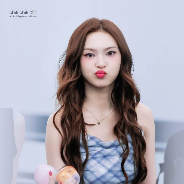  Em út Chiquita với phong cách makeup sắc sảo