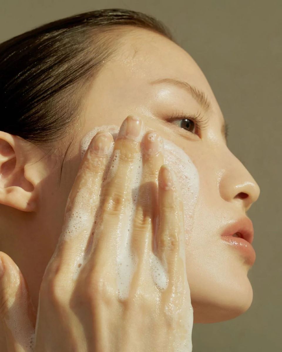 Chọn các loại sữa rửa mặt dịu nhẹ