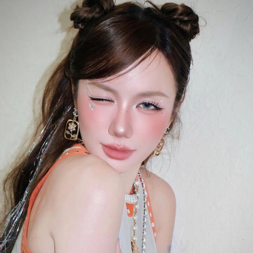 Phương Ly với nhan sác trẻ trung
