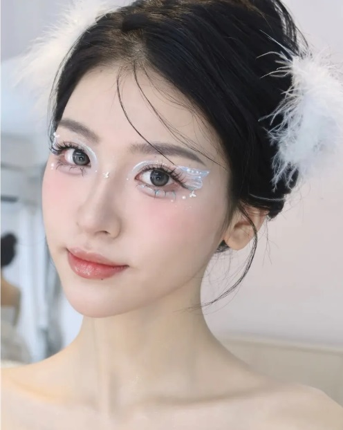 Đôi mắt thiên nga đi concert