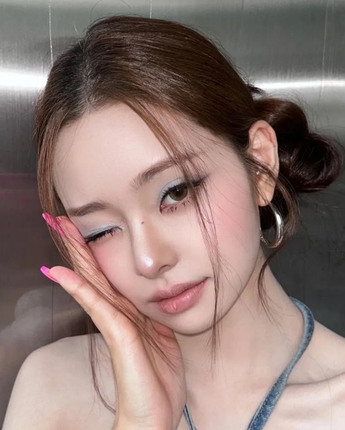 Lối makeup màu hồng pastel làm chủ đạo