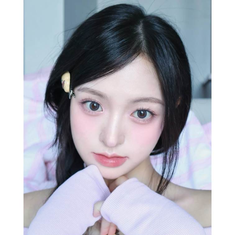 Lớp son lì sẽ làm cho son bóng được bám lâu hơn