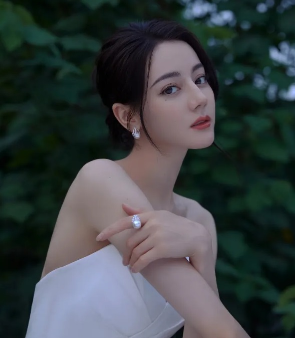 Massage mặt với sữa ấm