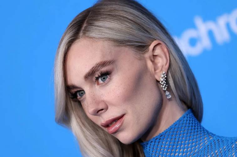 Tàn nhang giả (fake freckles) – điểm nhấn trong cách trang điểm của Vanessa Kirby