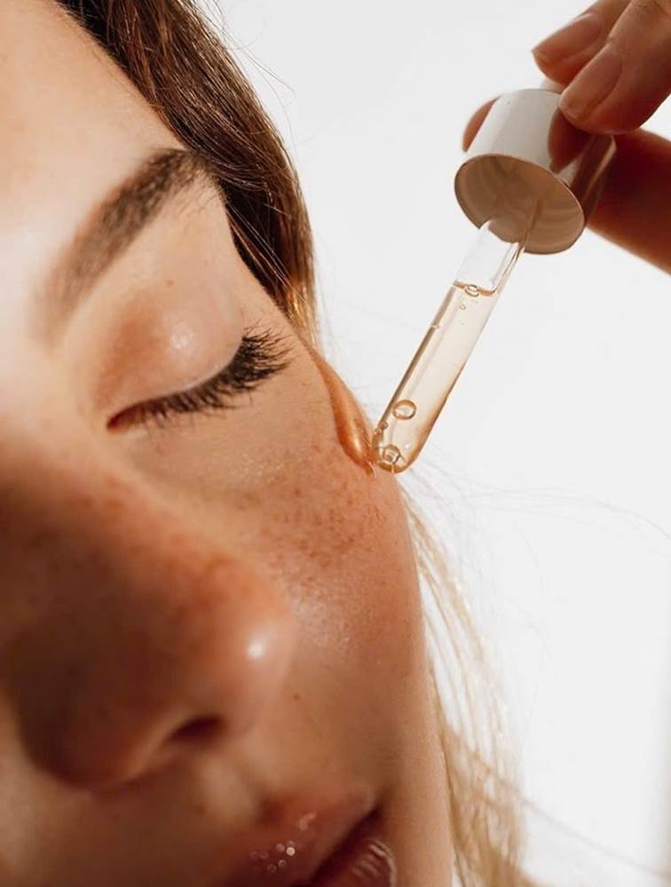 Dùng kem chống nắng thường xuyên