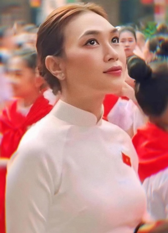 Đôi mắt và đôi môi được nhấn nhá khéo léo