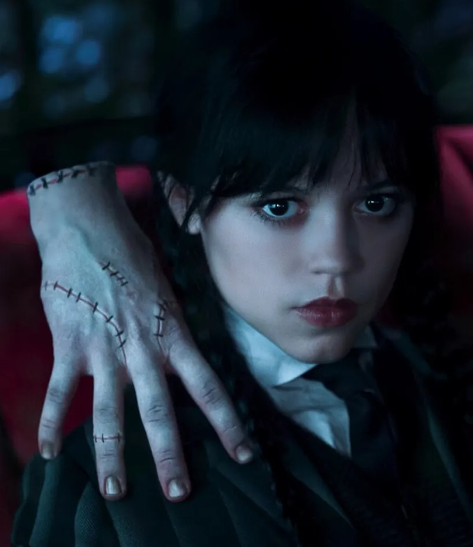 Wednesday Addams – Tối giản nhưng gây ấn tượng mạnh