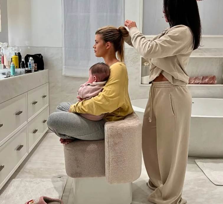 Sofia Richie và hành trình phục hồi tóc rụng sau sinh – Bí quyết dịu dàng cho mái tóc khỏe đẹp