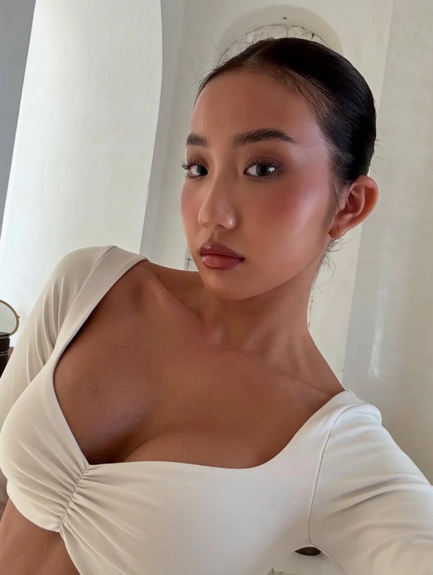 1. Làn da rám nắng khỏe mạnh với bronzer