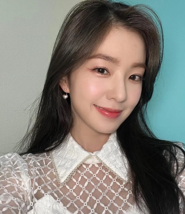 Gương mặt trái xoan – Thanh lịch với đường cong mềm mại