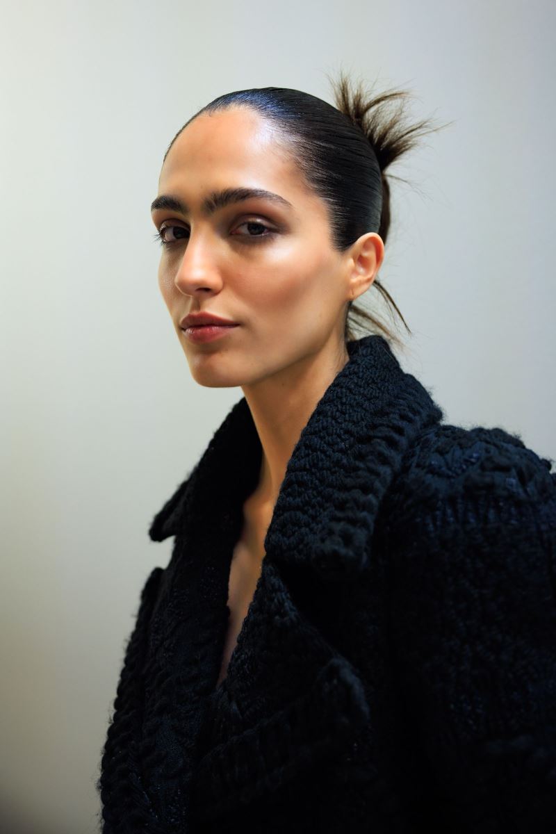 Chanel: “French twist” mềm mại, thanh lịch