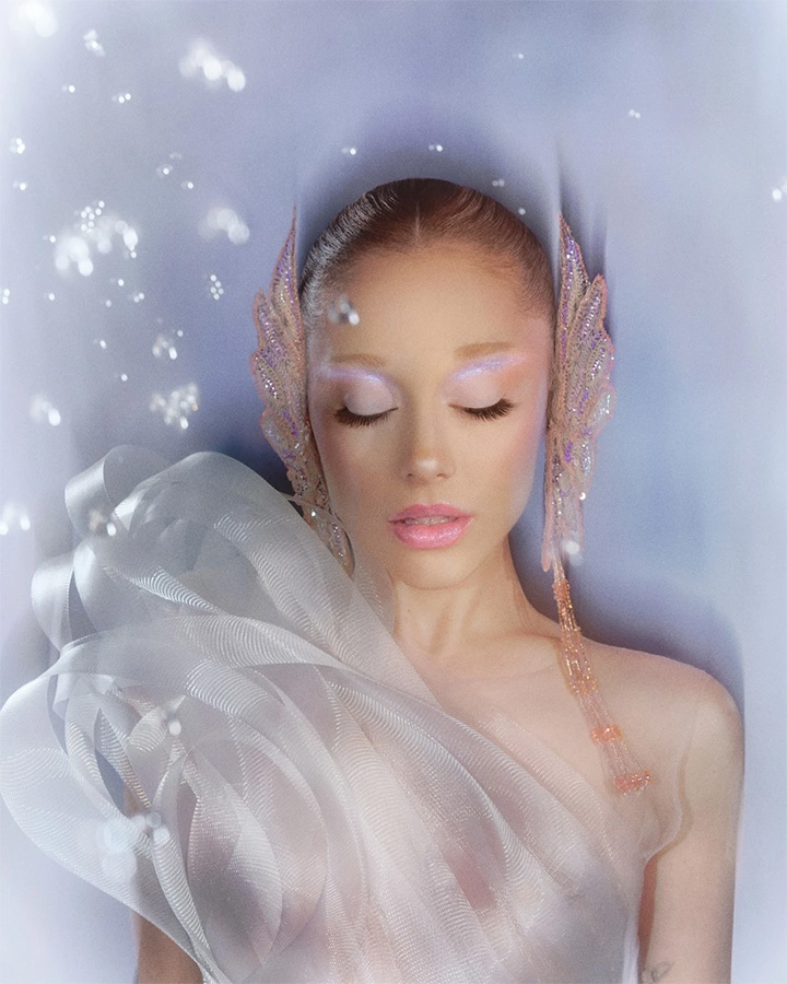 1. Glitter trên môi – khởi đầu nhẹ nhàng nhưng ấn tượng