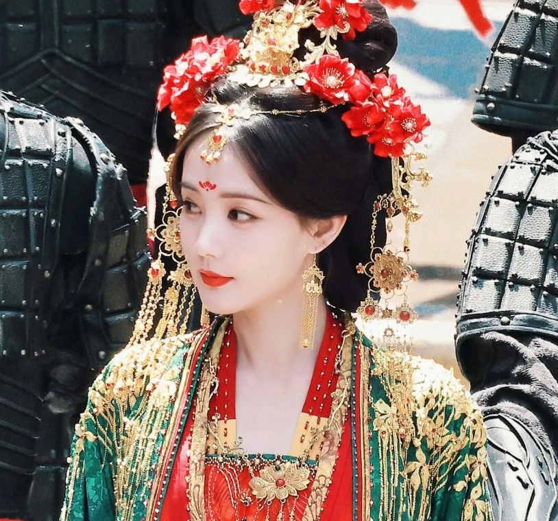 Lớp nền mỏng nhẹ như sương tôn lên làn da trắng sứ của cô nàng