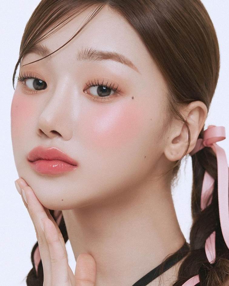 Phong cách trang điểm Igari với đôi má ửng hồng