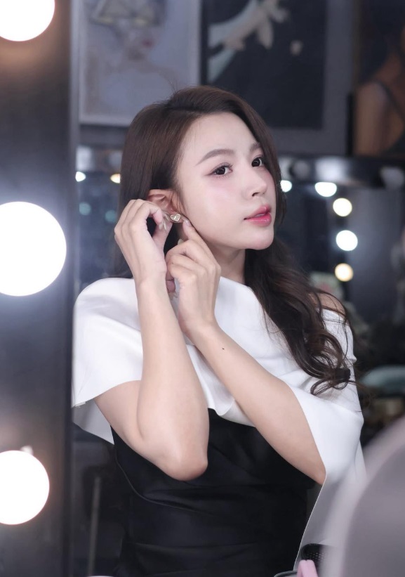 Son môi màu rượu vang — Quyến rũ, táo bạo và khó quên