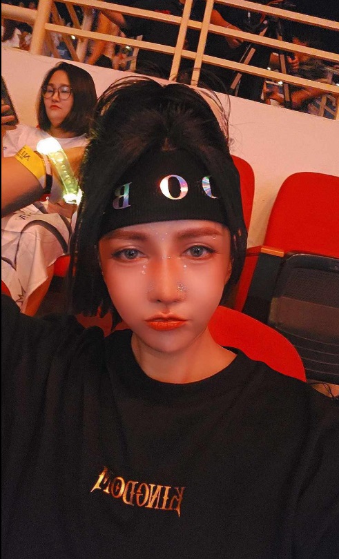 4. Da ngăm: Tỏa sáng cùng đỏ đậm quyền lực