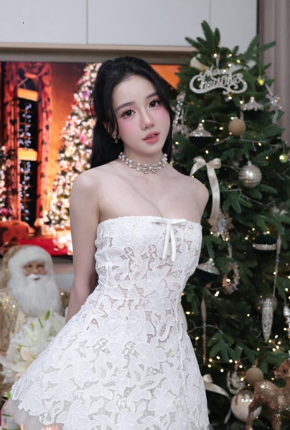 2. Những đường nét sắc cạnh, quá “điêu khắc”