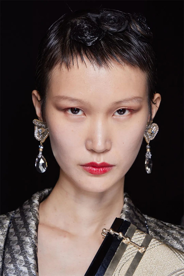 Phong cách chuyên nghiệp, sắc sảo