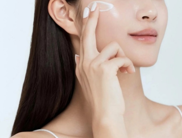 Step 1: Dưỡng ẩm trước makeup – “vừa đủ” mới là lý tưởng